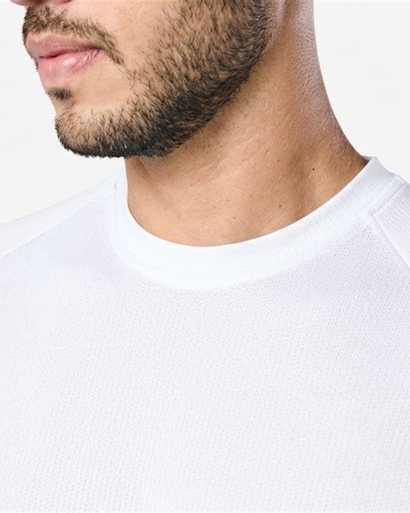 Regulation Tee in white collar detail